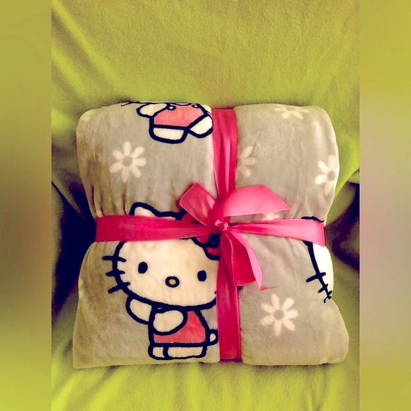 Hello Kitty Blanket - Picture 2 of 2